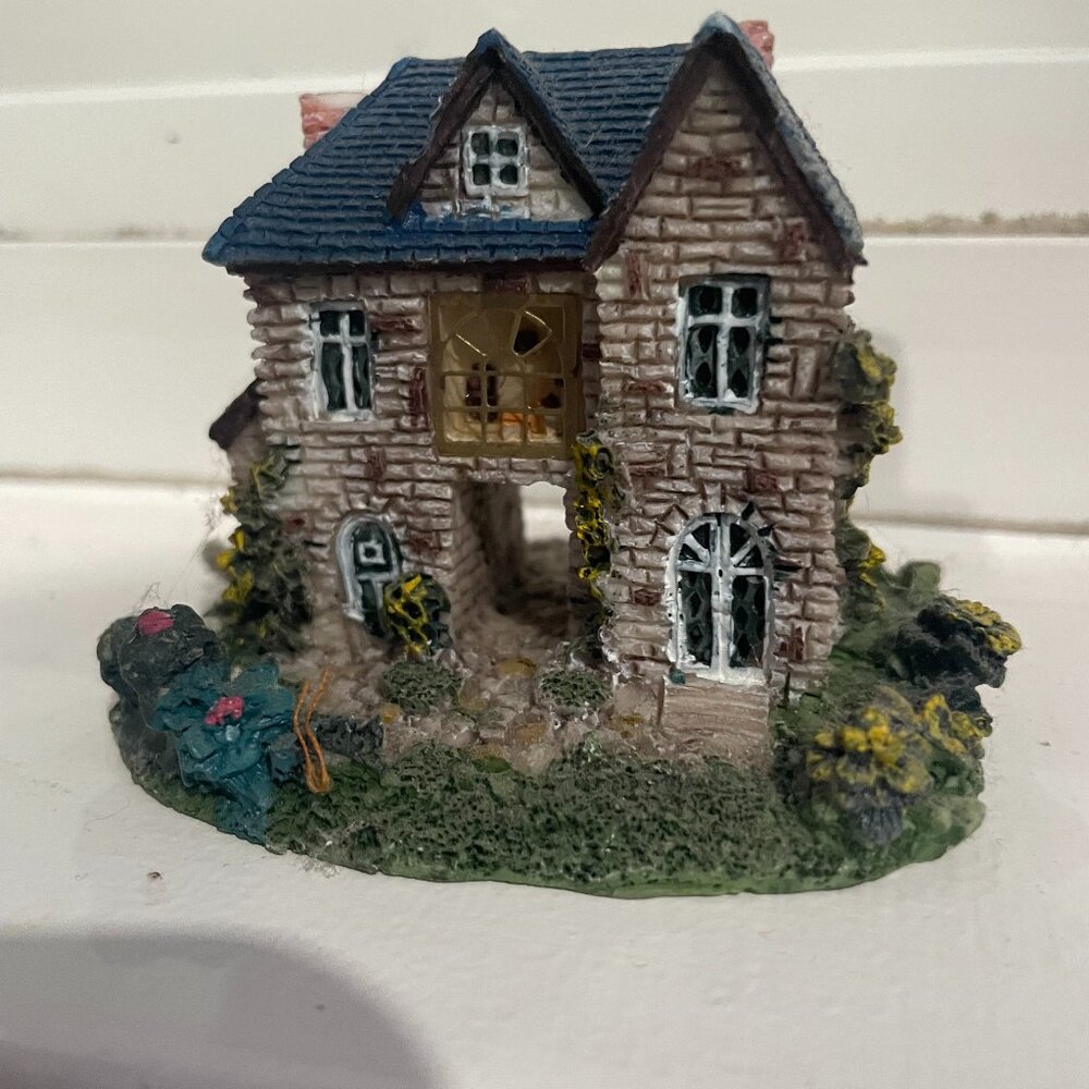 House Figurine Jubilee giftware